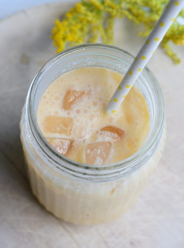 Kokos-Sanddorn-Lassi