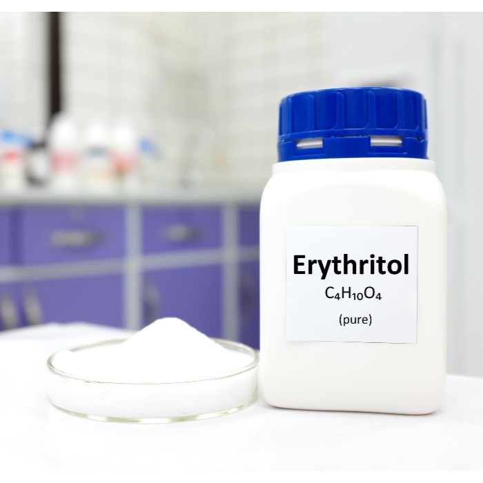 Erythritol - Zuckeraustauschstoff in einer Glasschüssel und Dose