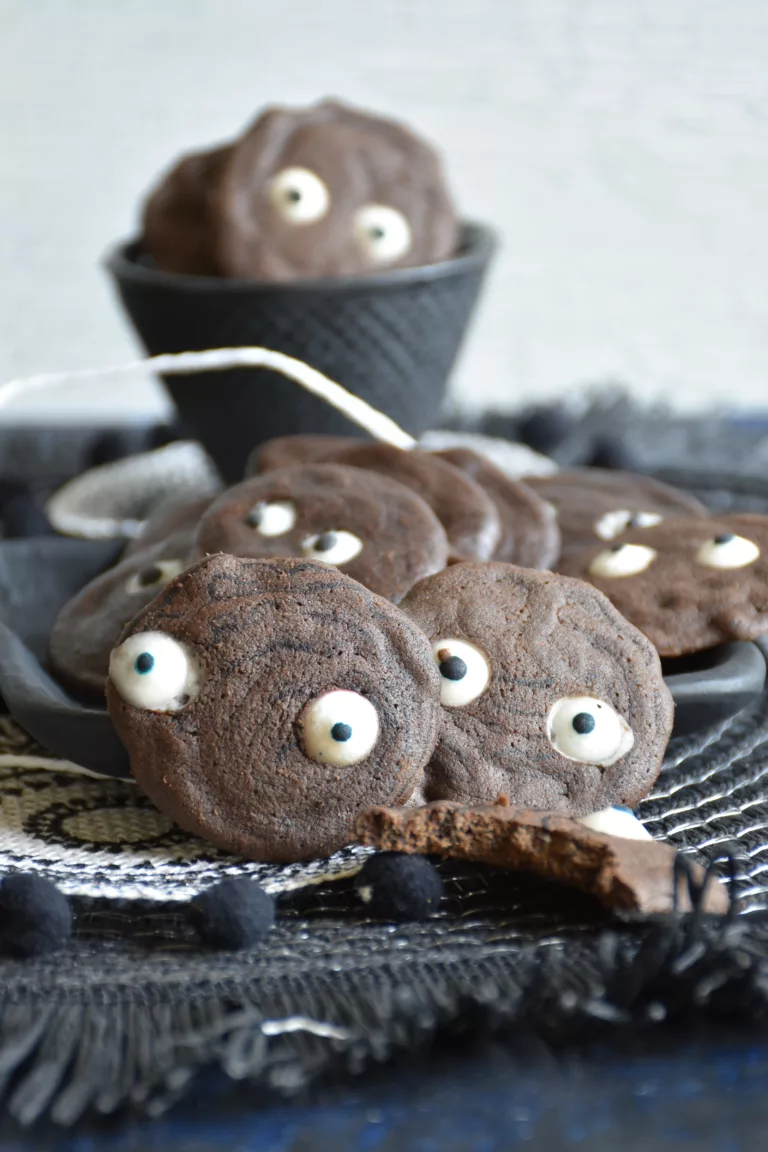 Kakao Platzchen für Halloween mit Augen