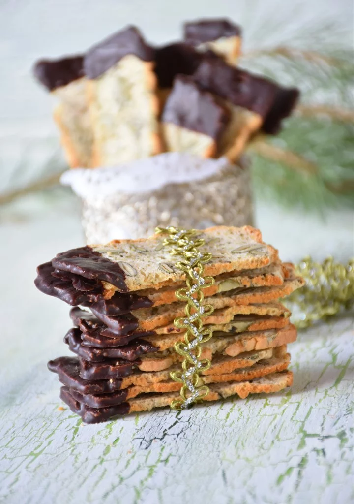 Kürbiskernblätter mit Schokoglasur