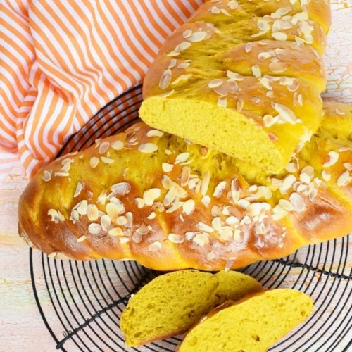 Dinkel-Kürbis-Hefezopf aufgeschnitten, fructosearm