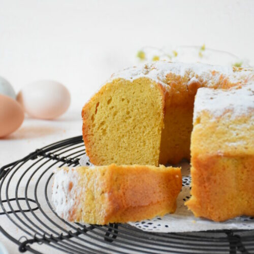 Eierlikörkuchen ohne Fructose auf Kuchengitter