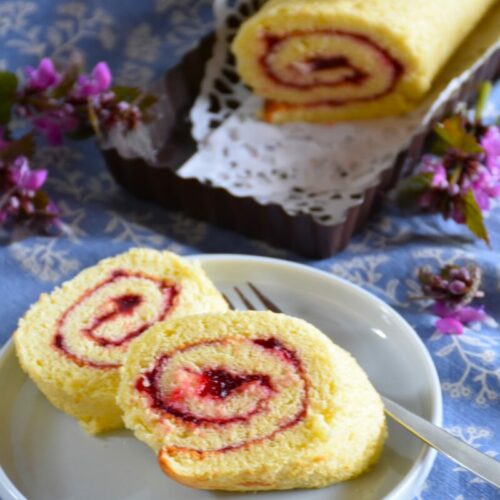 Biskuitroulade mit Cranberrymarmeladen Fülle, ohne Fructose und ohne Gluten