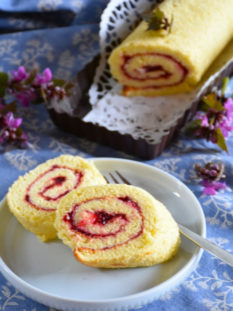 Biskuitroulade mit Cranberrymarmeladen Fülle, ohne Fructose und ohne Gluten