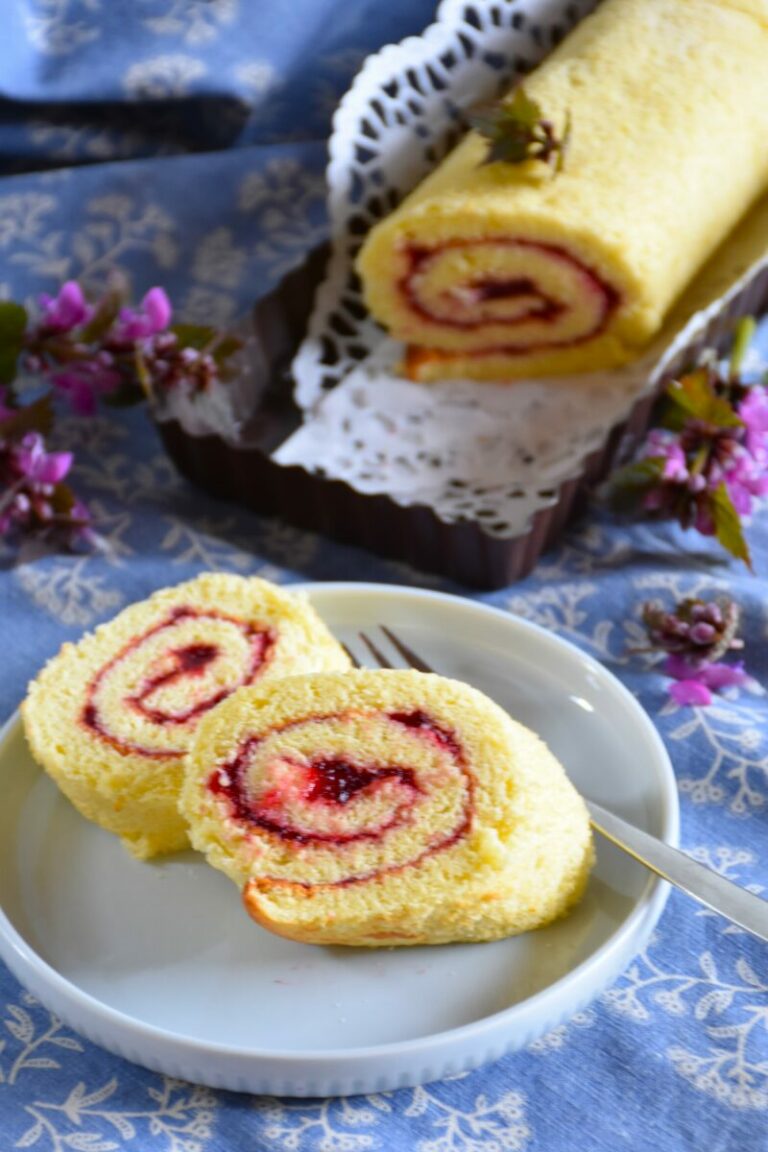 Biskuitroulade mit Cranberrymarmeladen Fülle, ohne Fructose und ohne Gluten