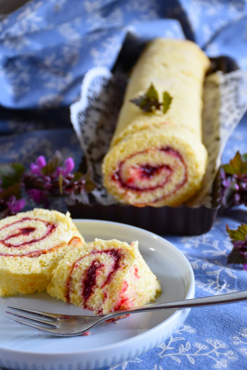 Biskuitroulade mit Cranberrymarmeladen Fülle, ohne Fructose und ohne Gluten